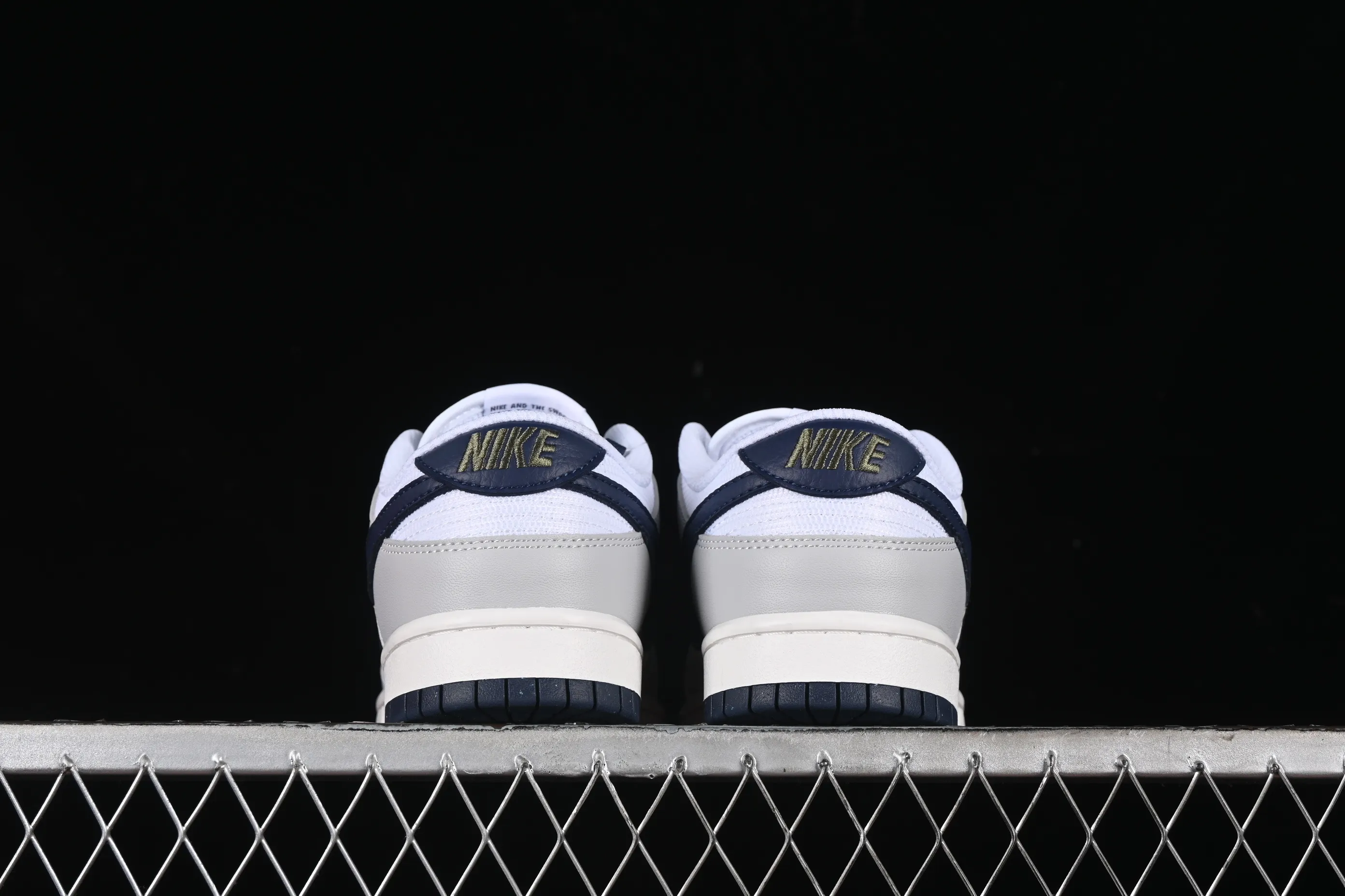 All categories Nk SB Dunk series Nk SB Dunk Low low-top sneakers Nk Dunk Low "Photon Dust" photon gray and white color SB low-top casual sneakers HF4299-001